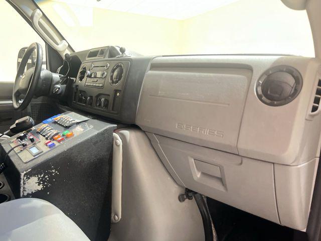 2013 Ford E-450 Cutaway Base
