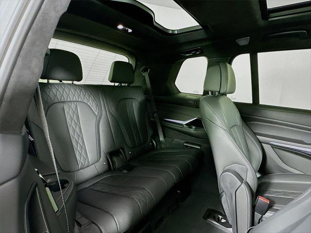 2023 BMW X7 M60i