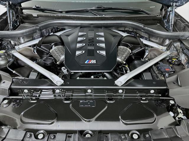 2023 BMW X7 M60i
