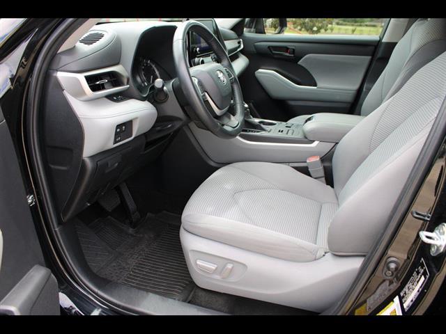 2023 Toyota Highlander LE