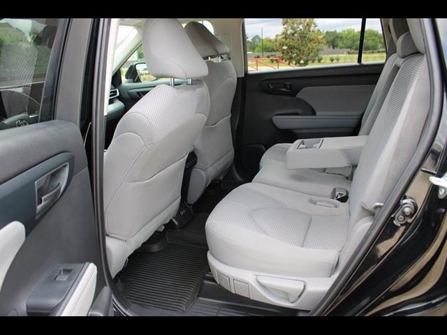 2023 Toyota Highlander LE