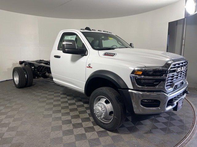 2025 RAM Ram 5500 Chassis Cab RAM 5500 TRADESMAN CHASSIS REGULAR CAB 4X4 84 CA 2025 RAM Ram 5500 Chassis Cab RAM 5500 TRADESMAN CHASSIS REGULAR CAB 4X4 84 CA