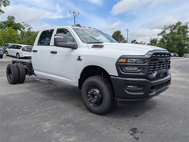 2025 RAM Ram 3500 Chassis Cab RAM 3500 TRADESMAN CREW CAB CHASSIS 4X4 60 CA