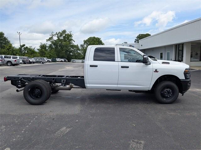 2025 RAM Ram 3500 Chassis Cab RAM 3500 TRADESMAN CREW CAB CHASSIS 4X4 60 CA