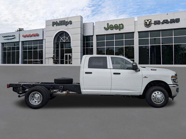 2025 RAM 3500 Chassis RAM 3500 TRADESMAN CREW CAB CHASSIS 4X4 60 CA