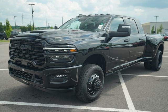 2025 RAM Ram 3500 RAM 3500 LARAMIE MEGA CAB 4X4 64 BOX