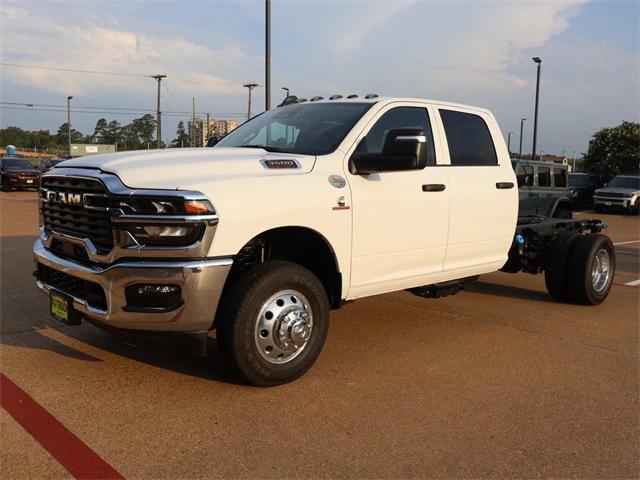 2025 RAM Ram 3500 Chassis Cab RAM 3500 TRADESMAN CREW CAB CHASSIS 4X4 60 CA