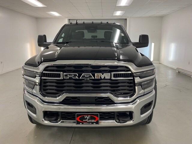 2025 RAM Ram 5500 Chassis Cab RAM 5500 TRADESMAN CHASSIS CREW CAB 4X4 84 CA