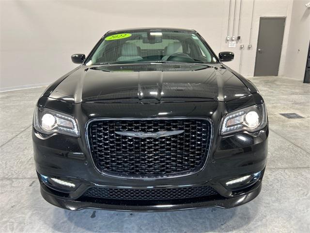 2022 Chrysler 300 Touring L