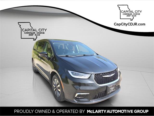 2024 Chrysler Pacifica Hybrid Select