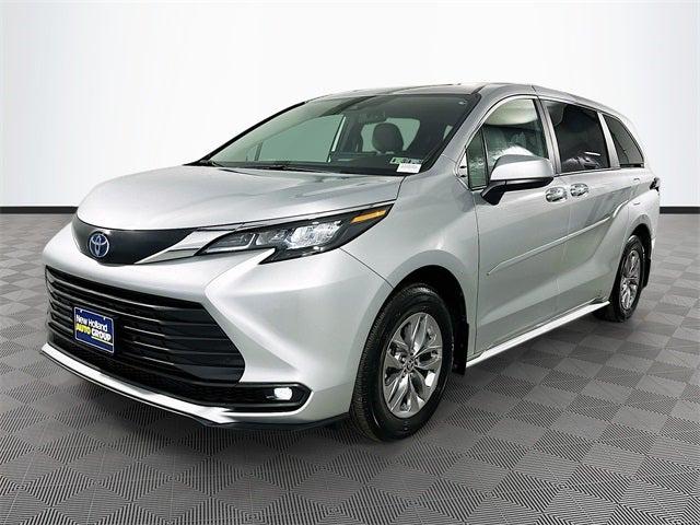 2025 Toyota Sienna XLE