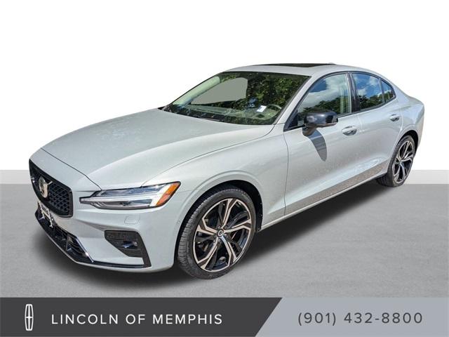 2024 Volvo S60 B5 Plus Dark Theme