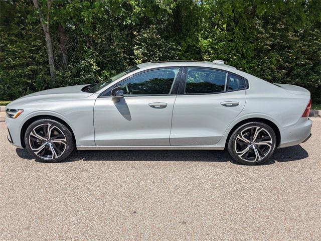 2024 Volvo S60 B5 Plus Dark Theme