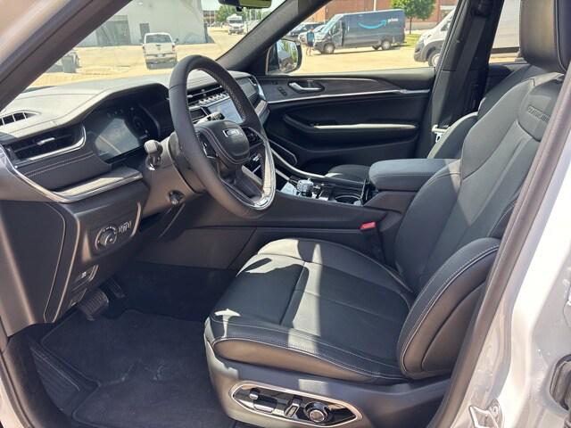 2025 Jeep Grand Cherokee L Overland 4x4 2025 Jeep Grand Cherokee L Overland 4x4