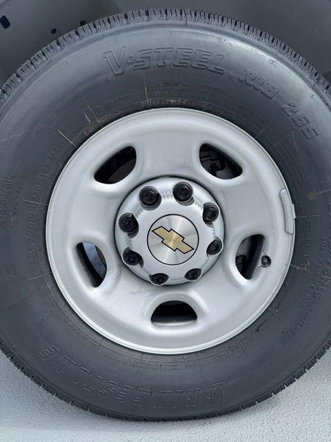 2025 Chevrolet Express Cargo Van RWD 2500 Regular Wheelbase WT