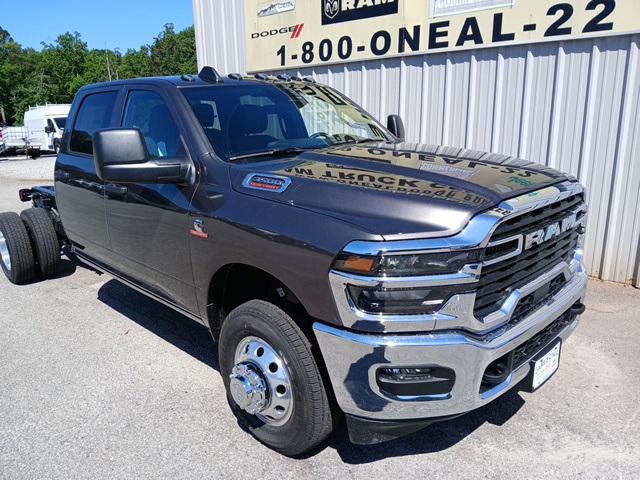 2025 RAM Ram 3500 Chassis Cab RAM 3500 TRADESMAN CREW CAB CHASSIS 4X4 60 CA