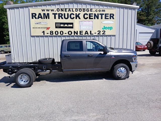 2025 RAM Ram 3500 Chassis Cab RAM 3500 TRADESMAN CREW CAB CHASSIS 4X4 60 CA