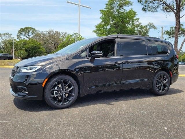 2025 Chrysler Pacifica PACIFICA LIMITED