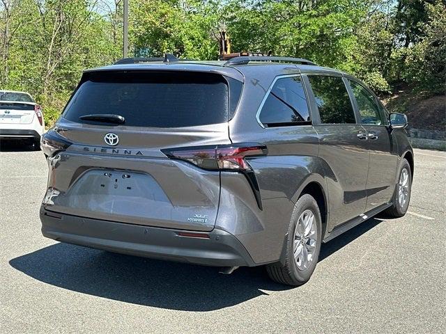 2024 Toyota Sienna XLE 8 Passenger