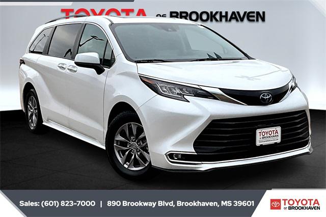 2023 Toyota Sienna XLE