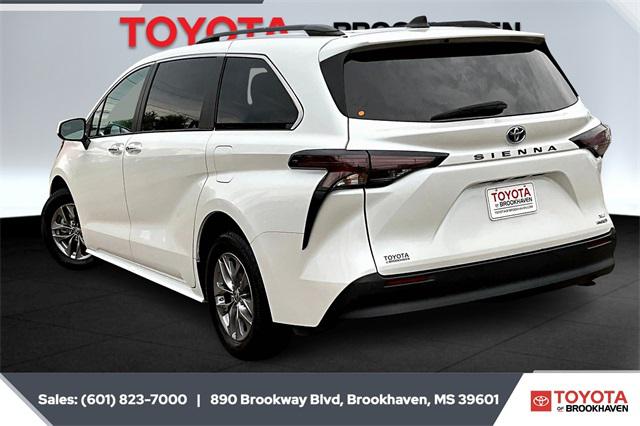 2023 Toyota Sienna XLE