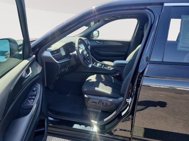 2025 Jeep Grand Cherokee Laredo X 4x4