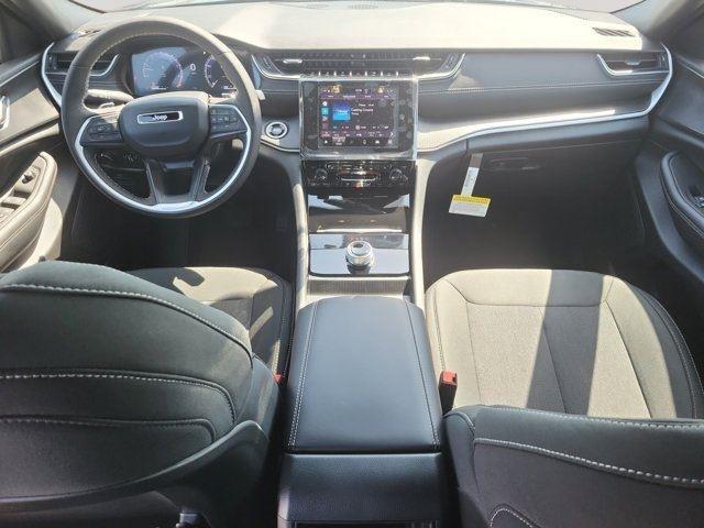 2025 Jeep Grand Cherokee Laredo X 4x4