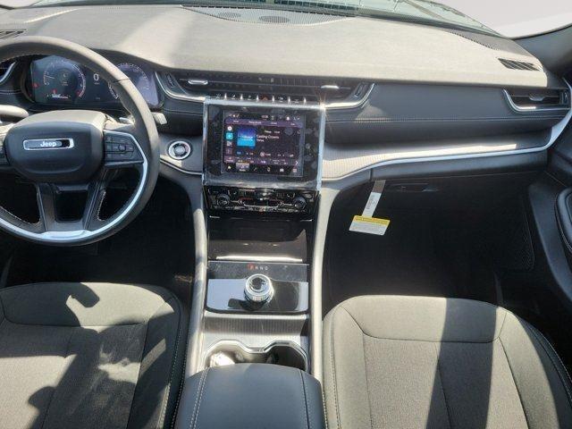 2025 Jeep Grand Cherokee Laredo X 4x4
