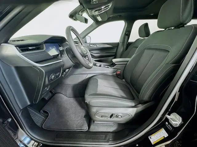 2025 Jeep Grand Cherokee L Laredo X 4x4