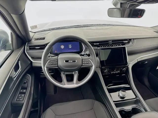 2025 Jeep Grand Cherokee L Laredo X 4x4