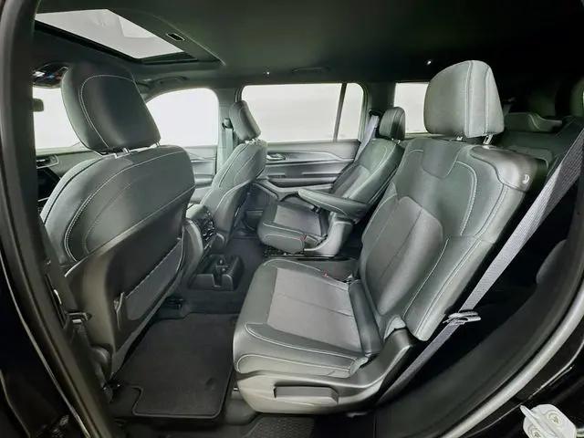 2025 Jeep Grand Cherokee L Laredo X 4x4