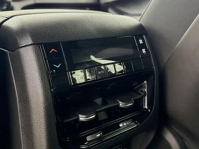 2025 Jeep Grand Cherokee L Laredo X 4x4