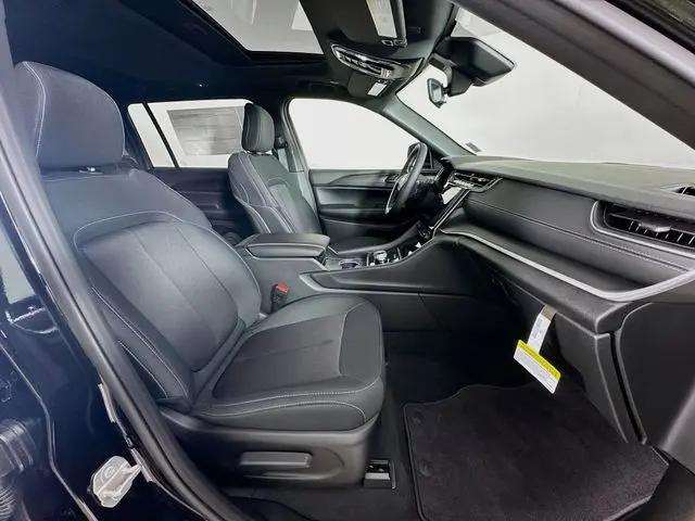 2025 Jeep Grand Cherokee L Laredo X 4x4