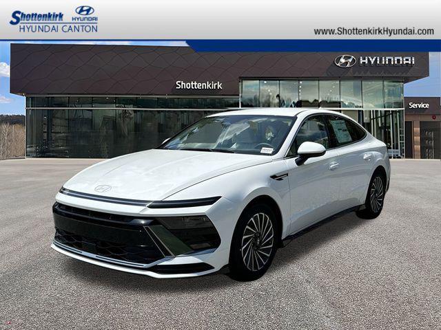 Serenity White 2025 Hyundai Sonata Hybrid SEL FWD Sedan Front-Wheel Drive Automatic
