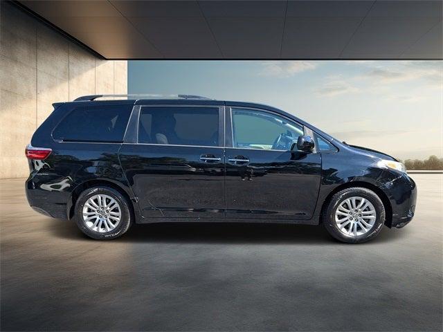 2016 Toyota Sienna XLE 8 Passenger