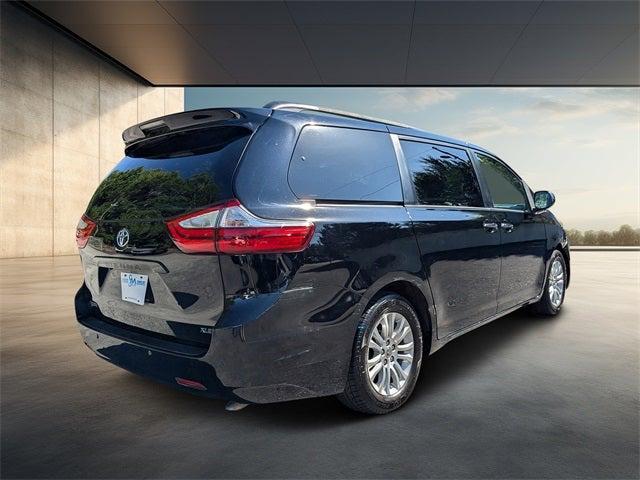 2016 Toyota Sienna XLE 8 Passenger