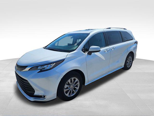 2023 Toyota Sienna XLE