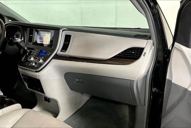 Used 2017 Toyota Sienna For Sale in Olive Branch, MS