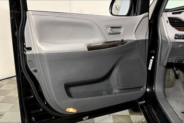 Used 2017 Toyota Sienna For Sale in Olive Branch, MS