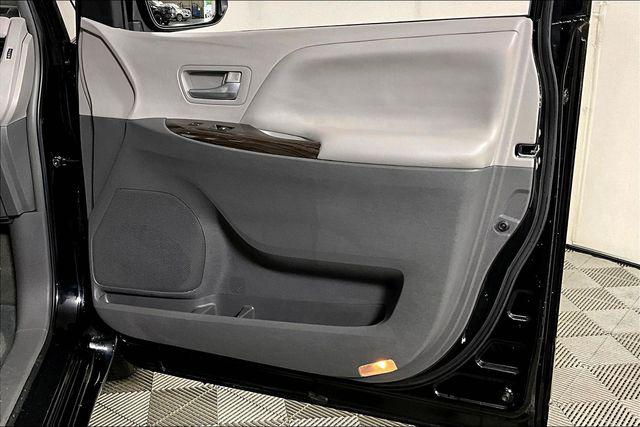Used 2017 Toyota Sienna For Sale in Olive Branch, MS