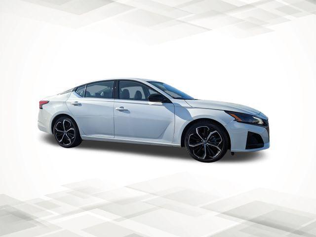 2023 Nissan Altima SR FWD