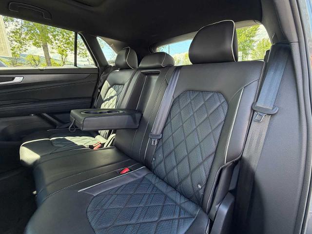 2024 Volkswagen Atlas Cross Sport 2.0T SEL Premium R-Line
