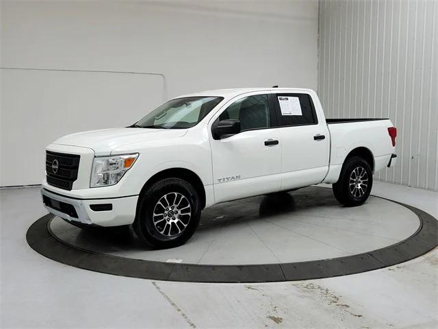 2023 Nissan TITAN Crew Cab SV 4x4