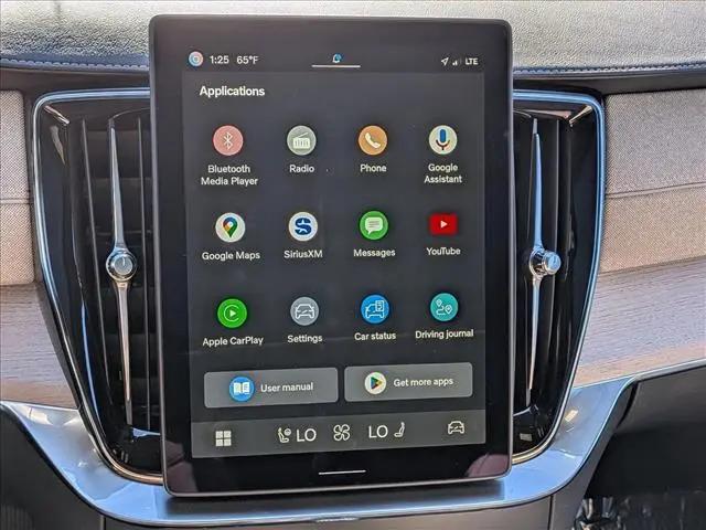 2025 Volvo XC90 B5 Core