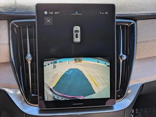 2025 Volvo XC90 B5 Core