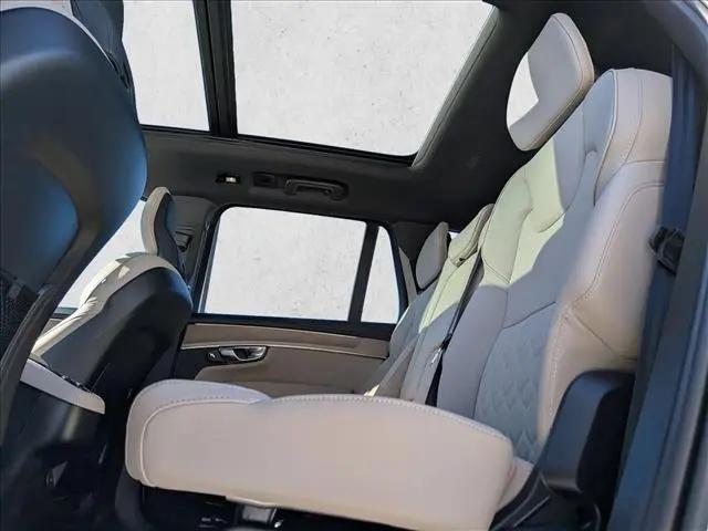 2025 Volvo XC90 B5 Core
