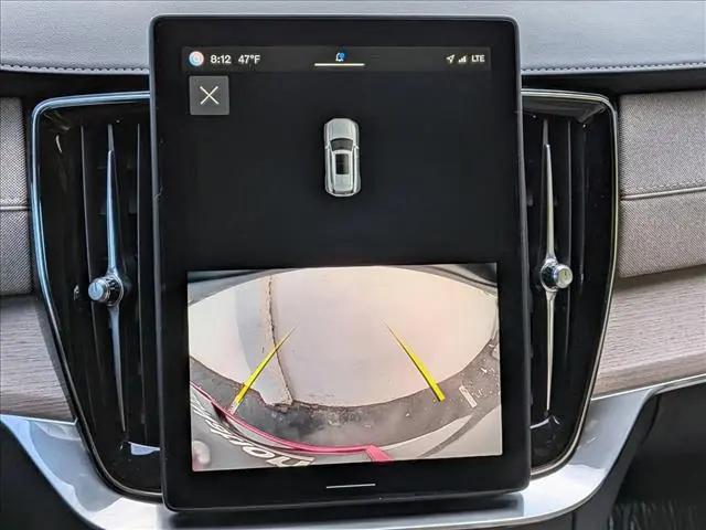 2025 Volvo XC90 B6 Core