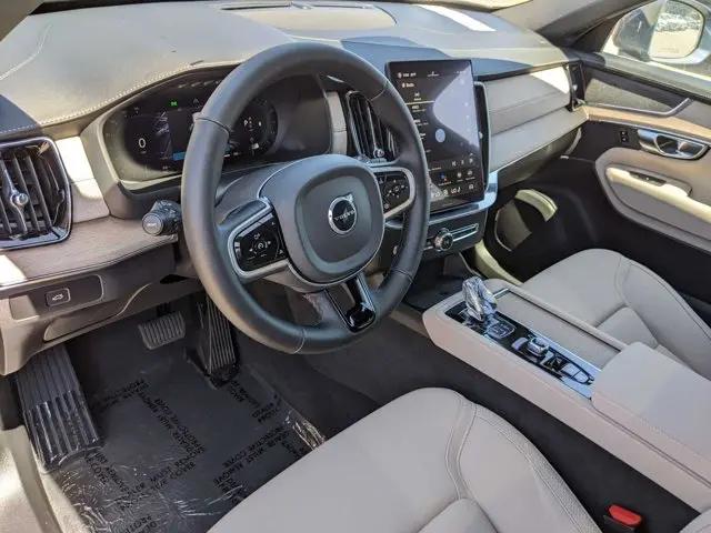 2025 Volvo XC90 B5 Core