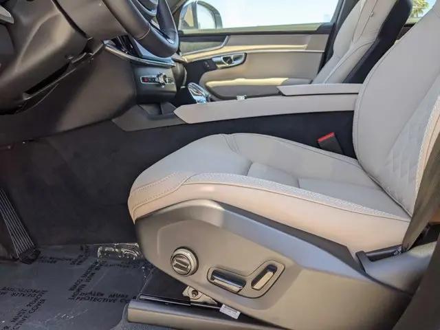 2025 Volvo XC90 B5 Core