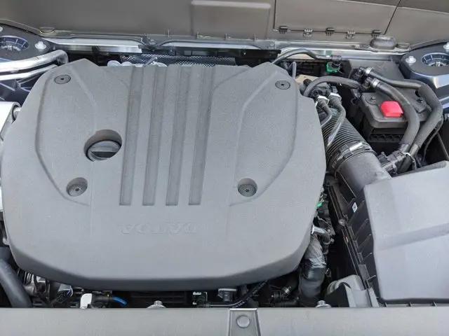 2025 Volvo XC90 B5 Core